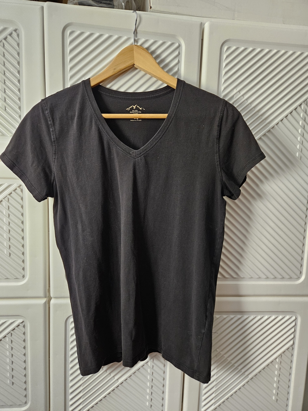 Women’s Black V-Neck Short Sleeve Tee